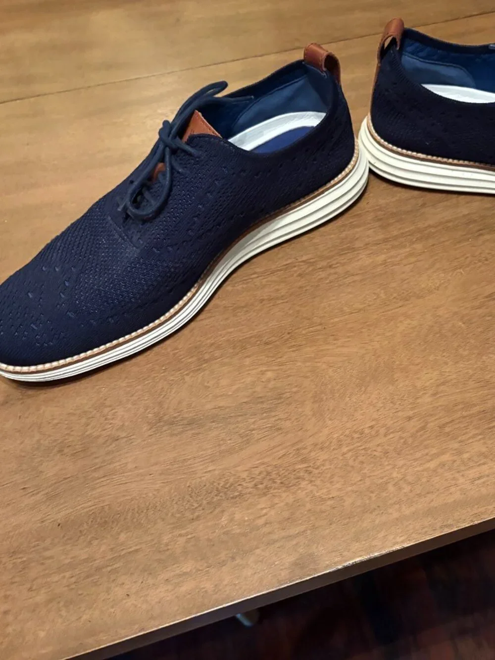 Like New, Men's Cole Haan Original Grand Shortwing Oxford Navy Shoes. Size 9.5